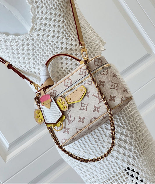 Vanity Chain Pouch