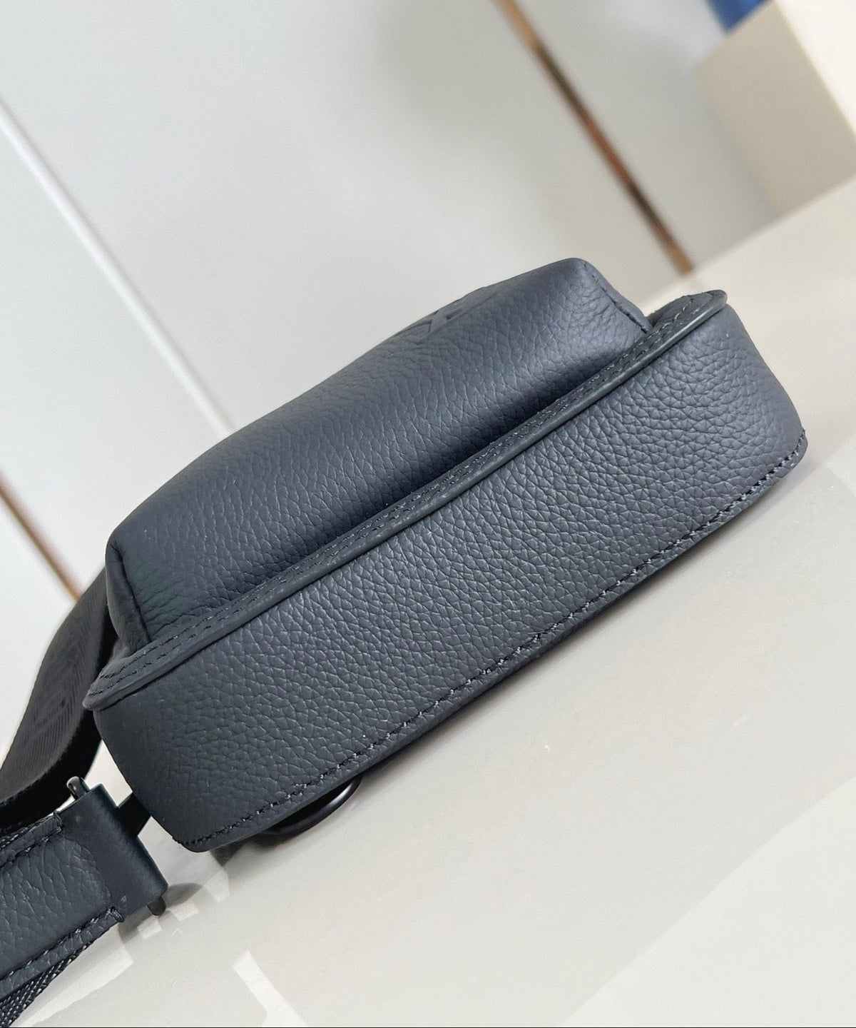 LV Avenue PM Slingbag