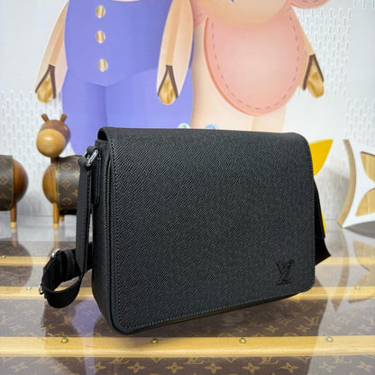District PM Messenger Bag