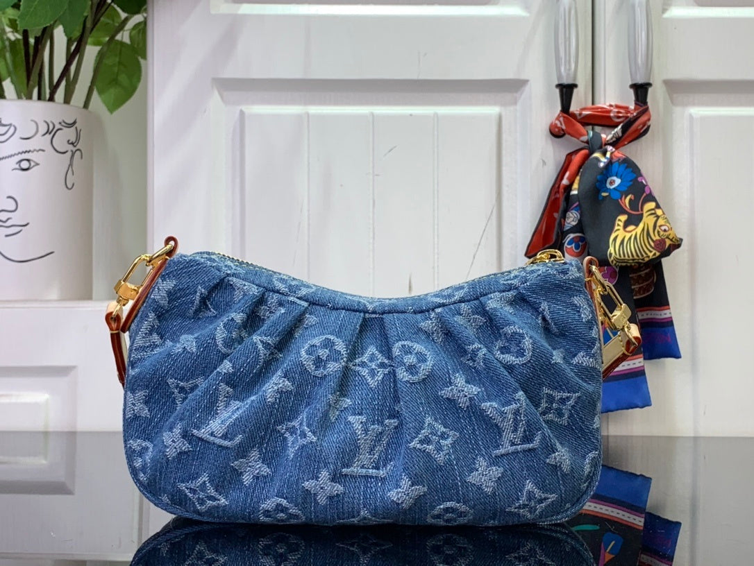 Valley Pochette Bag