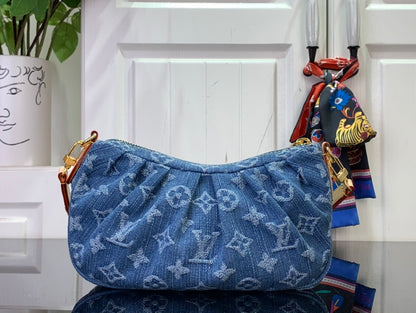Valley Pochette Bag