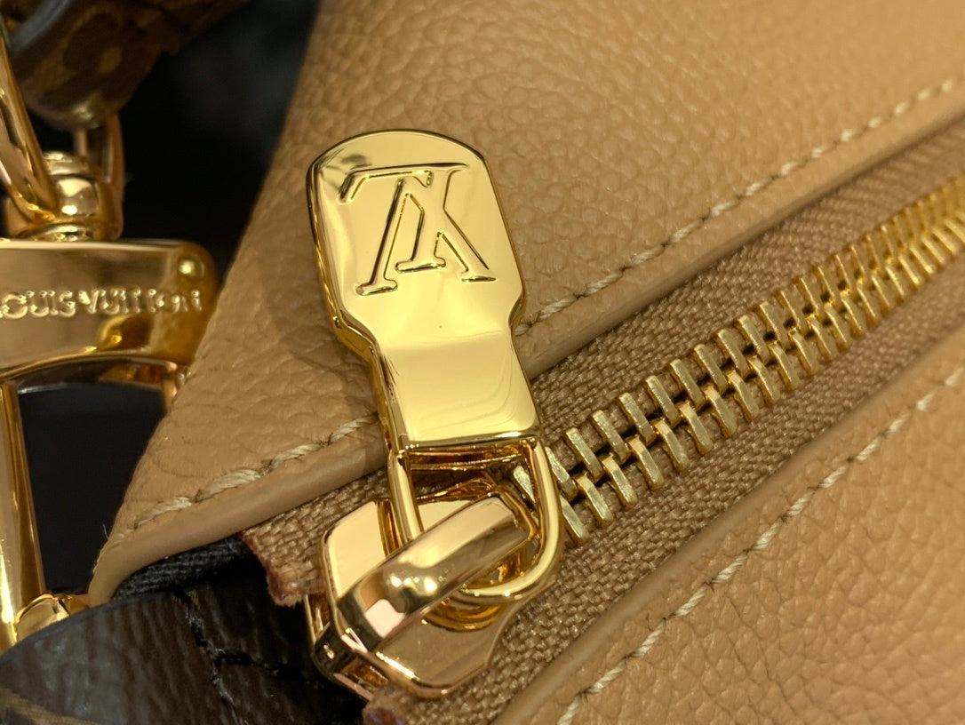 Multipass Bag