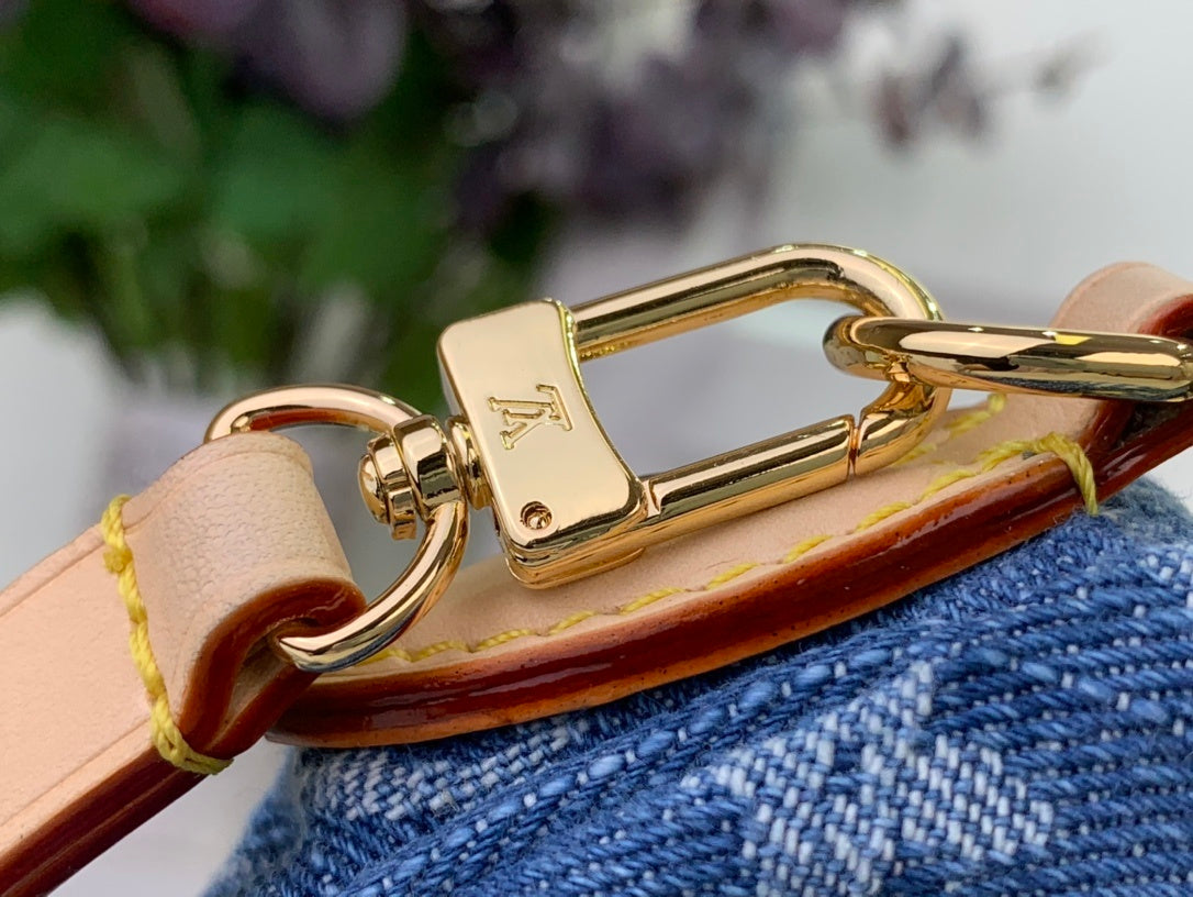 Valley Pochette Bag