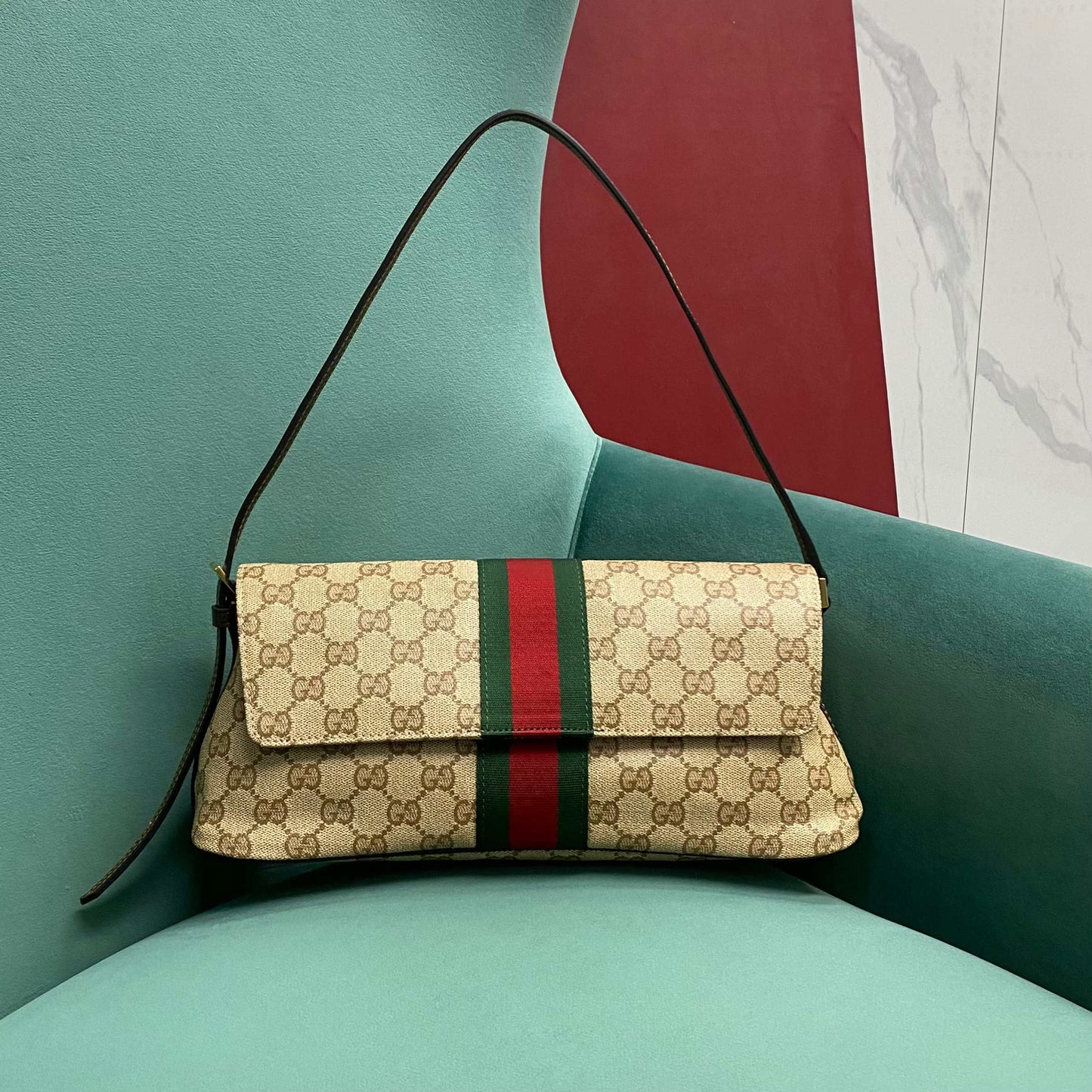 Madison medium shoulder bag