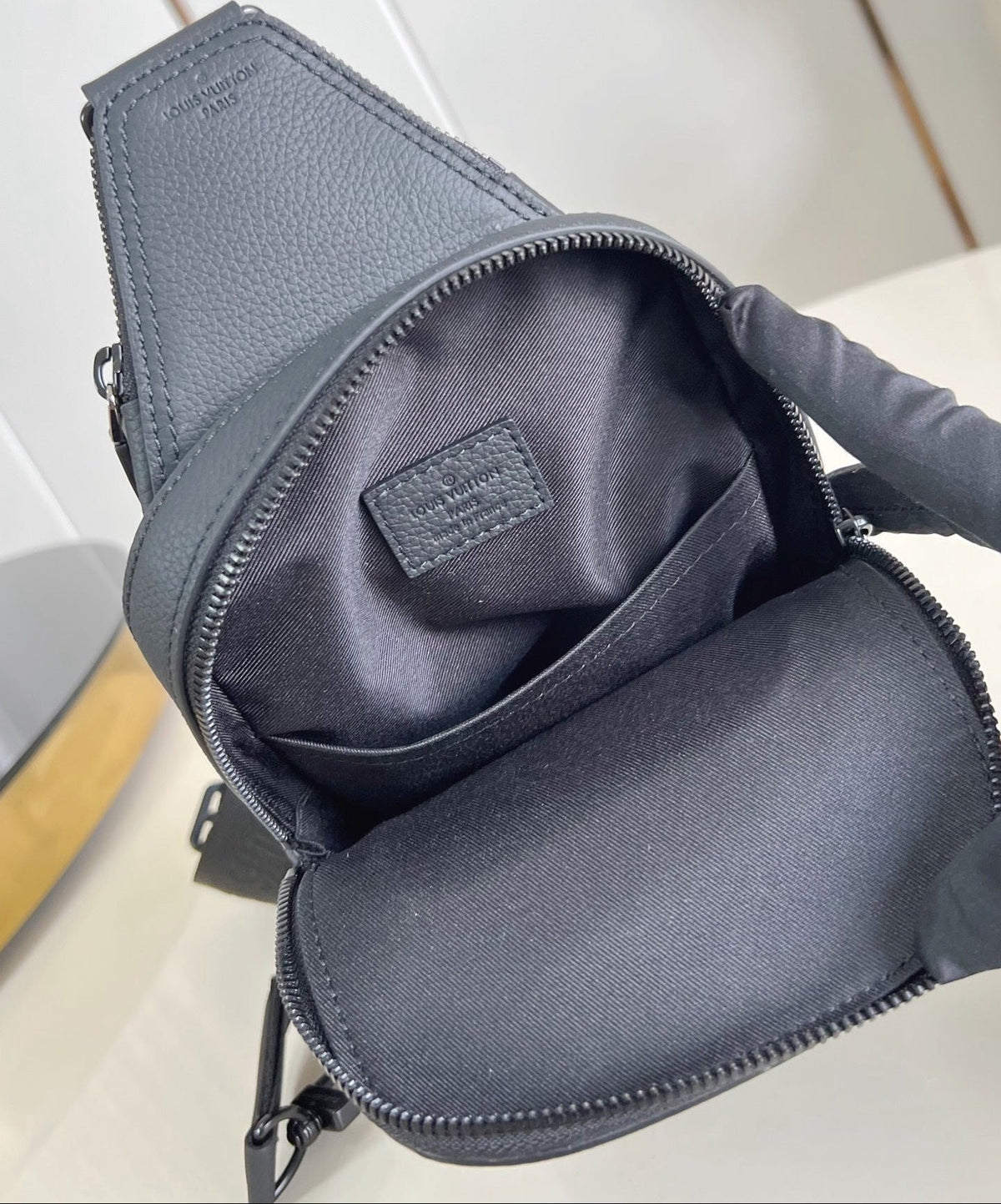 LV Avenue PM Slingbag