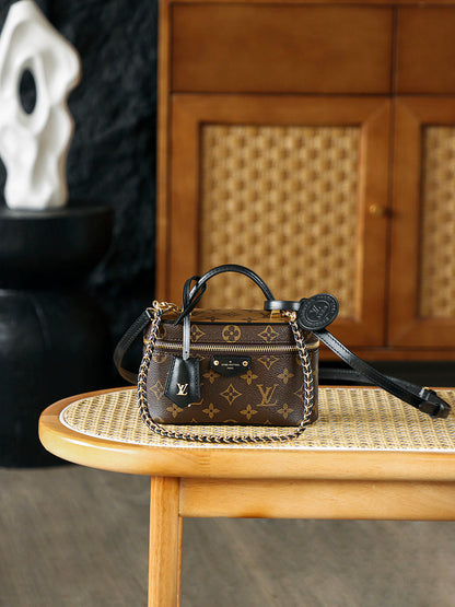 Vanity Chain Pouch Bag