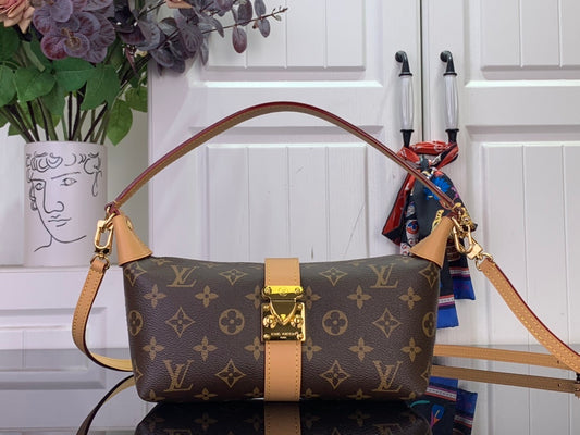 Mia Pochette Pouch