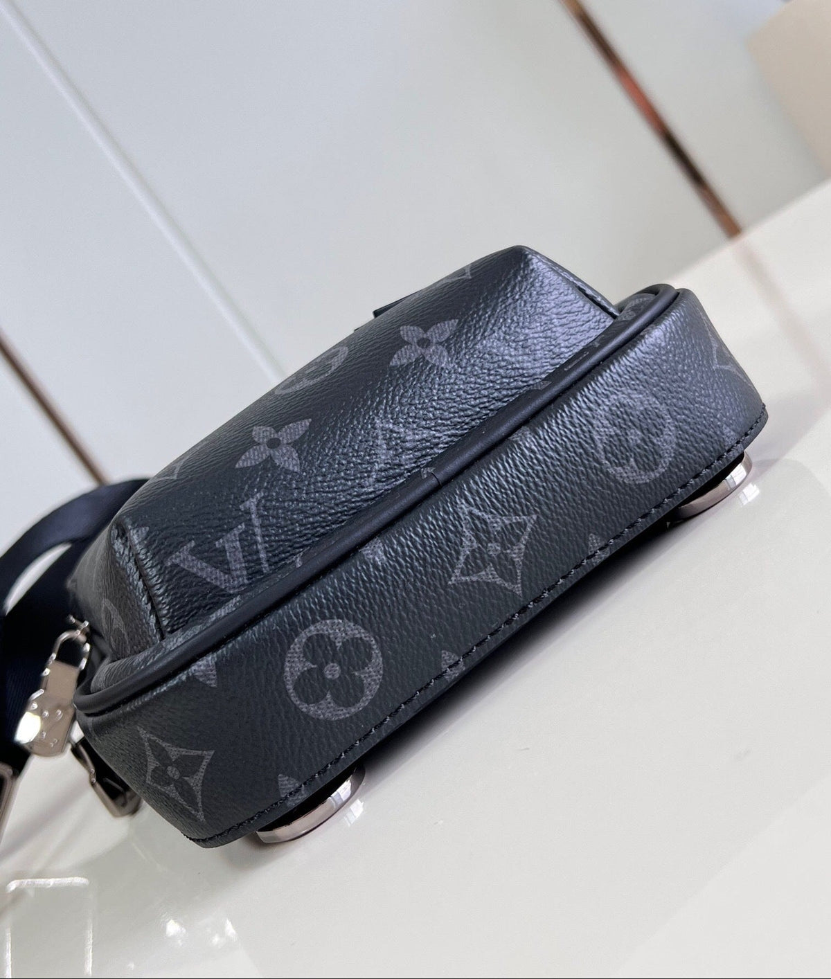 LV Avenue PM Slingbag