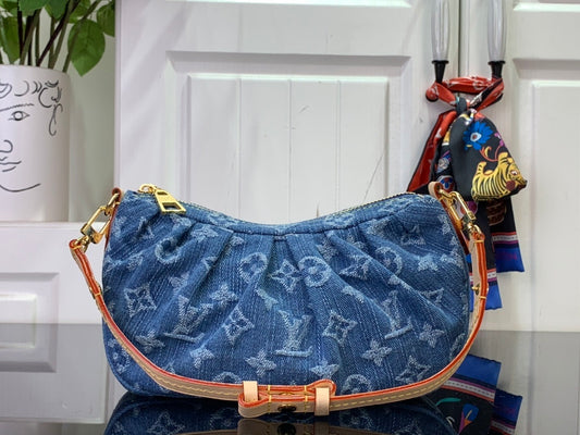 Valley Pochette Bag