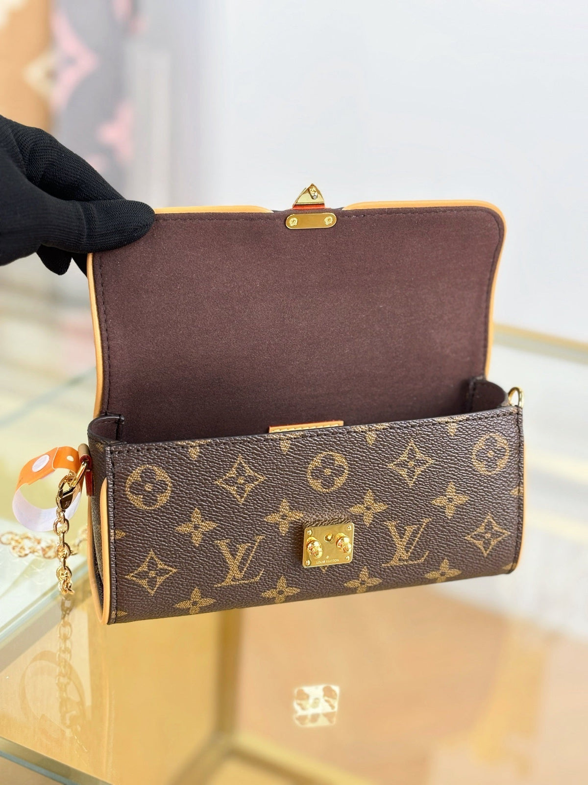 LV Pochette Camille